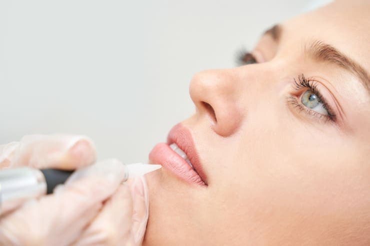 quanto tempo dura a micropigmentação nos lábios